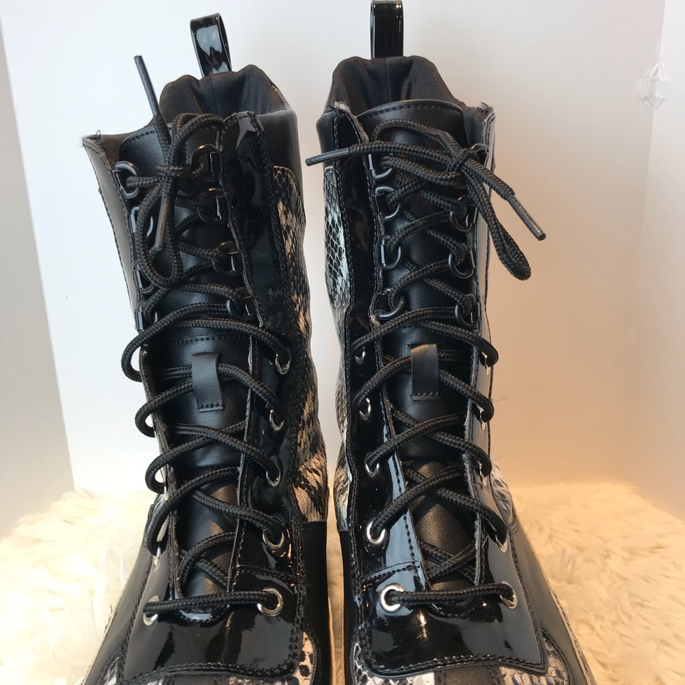 FASHION NOVA PLATFORM SNAKEPRINT LACE BOOT SIZE 11 - Picture 3 of 11
